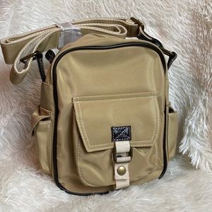 5️⃣ Water Resistant Crossbody Bag